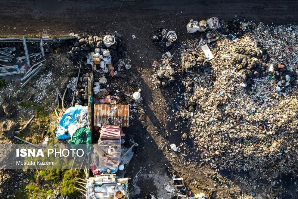 تصاویر | فاجعه بزرگ؛ کوه زباله به چند متری دریا خزر رسید