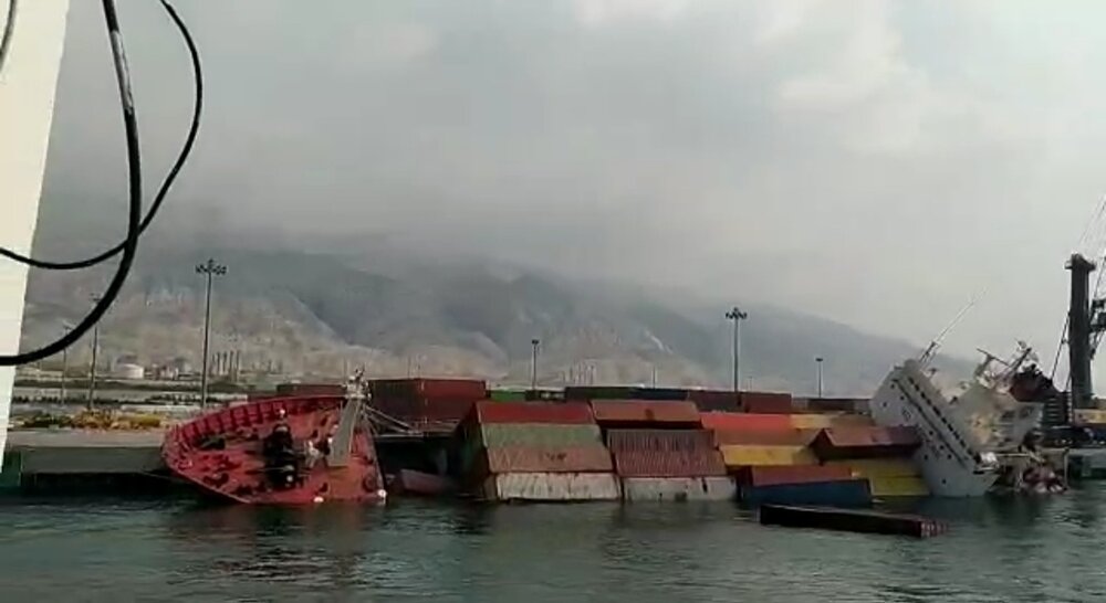 غرق شدن کشتی در عسلویه بهدنبال یک غفلت / عکس