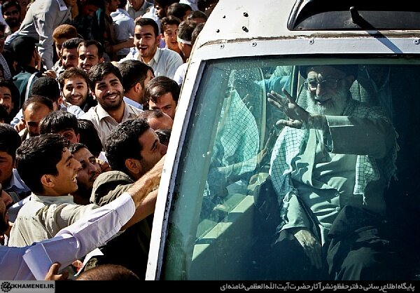 تملق گویی و چاپلوسی ممنوع/ مرور سه دهه انتقاد رهبرانقلاب به خواص