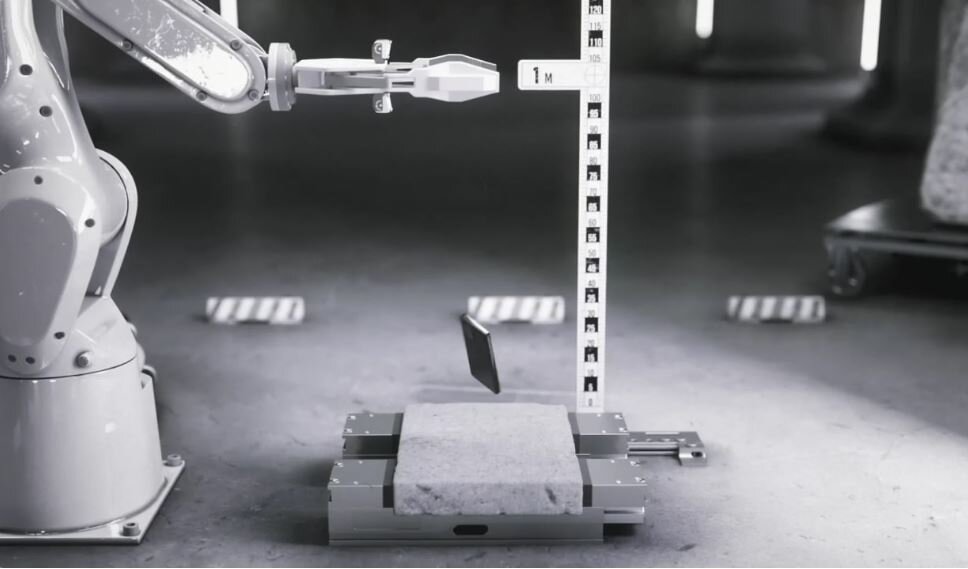 مقاومت بالای گوشی جدید سامسونگ پس از افتادن روی بتن / عکس