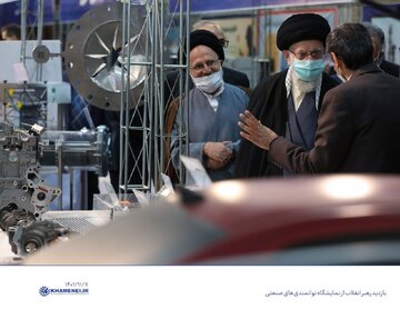 بازدید  رهبر انقلاب از نمایشگاه توانمندی‌های صنعتی + تصاویر