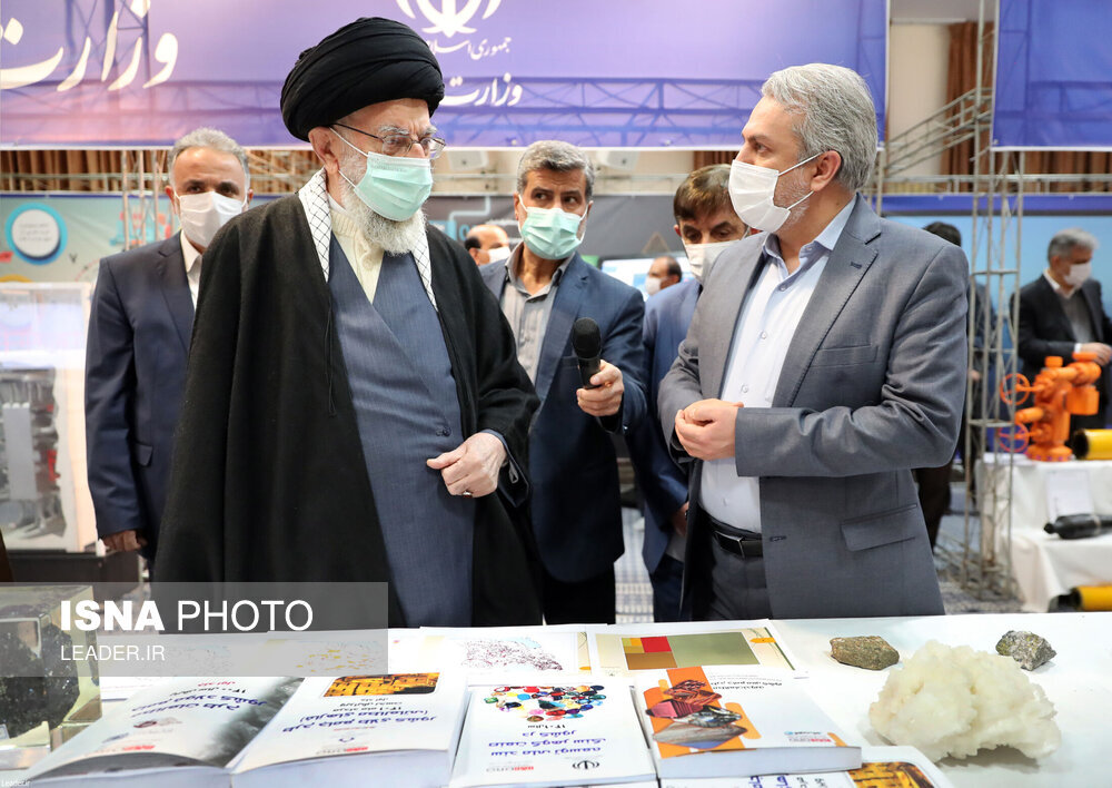 بازدید  رهبر انقلاب از نمایشگاه توانمندی‌های صنعتی + تصاویر