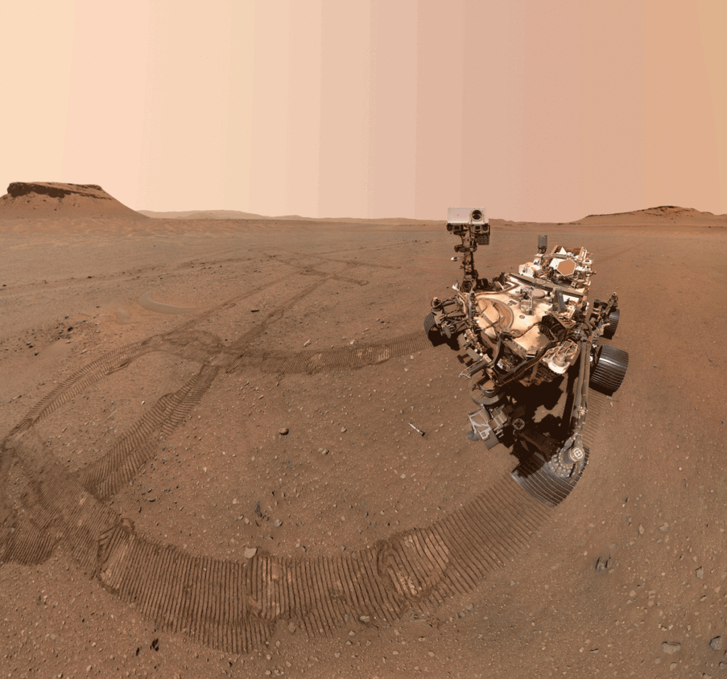 سلفی گرفتن بامزه ربات ناسا بر سطح مریخ / عکس