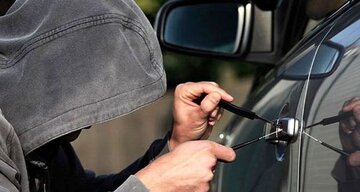 سارق حرفه‌ای با ۵۰ فقره سرقت داخل خودرو