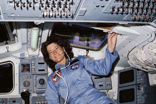 رونمایی از مجسمه زن فضانورد سرشناس / عکس