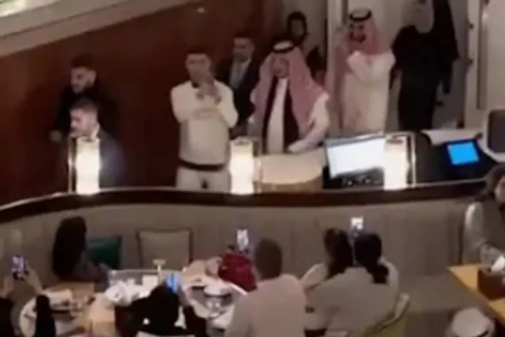 واکنش بامزه رونالدو به رفتار آزاردهنده عربستانی‌ها