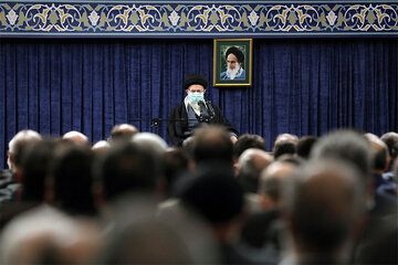 قائد الثورة الإسلامیة: علينا زيادة النمو الاقتصادي لحل مشاكل البلاد قائد الثورة الإسلامیة: علينا زيادة النمو الاقتصادي لحل مشاكل البلاد