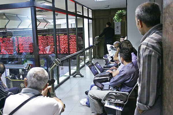 فرار عجیب «پول» از بازار سهام/ امیدی به نجات بورس وجود دارد؟