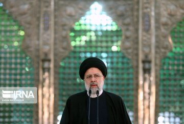 Iran Pres pays homage to late Imam Khomeini on the eve of Revolution anniv