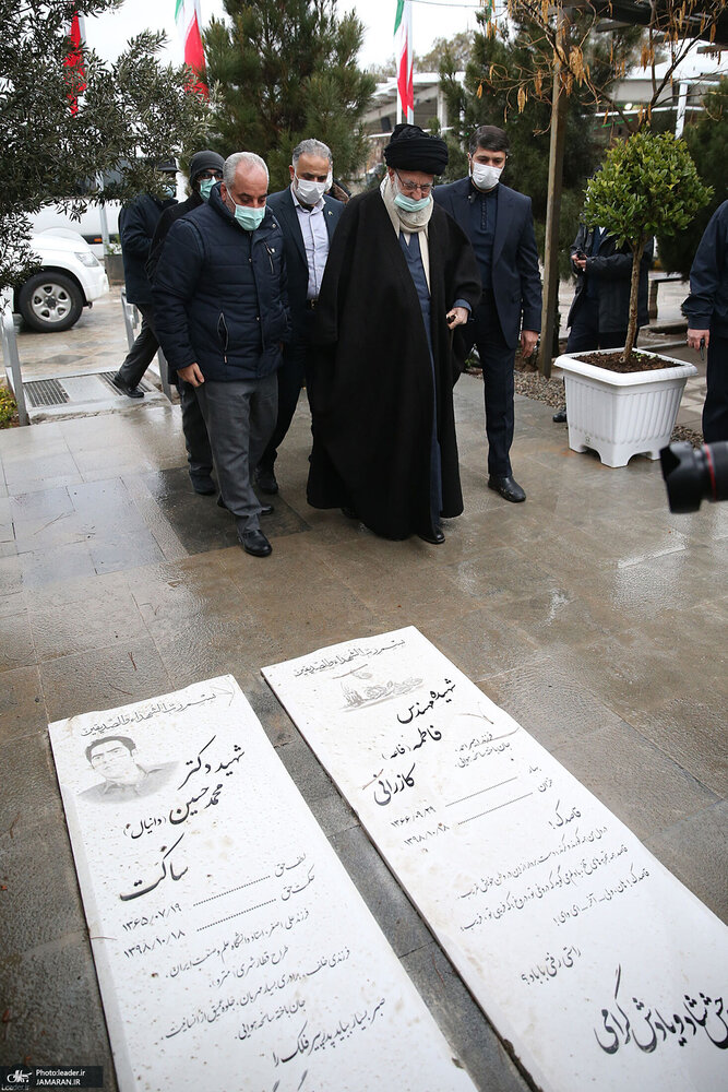 تصاویری از حضور رهبر انقلاب در حرم امام (ره) و گلزار شهدای بهشت زهرا