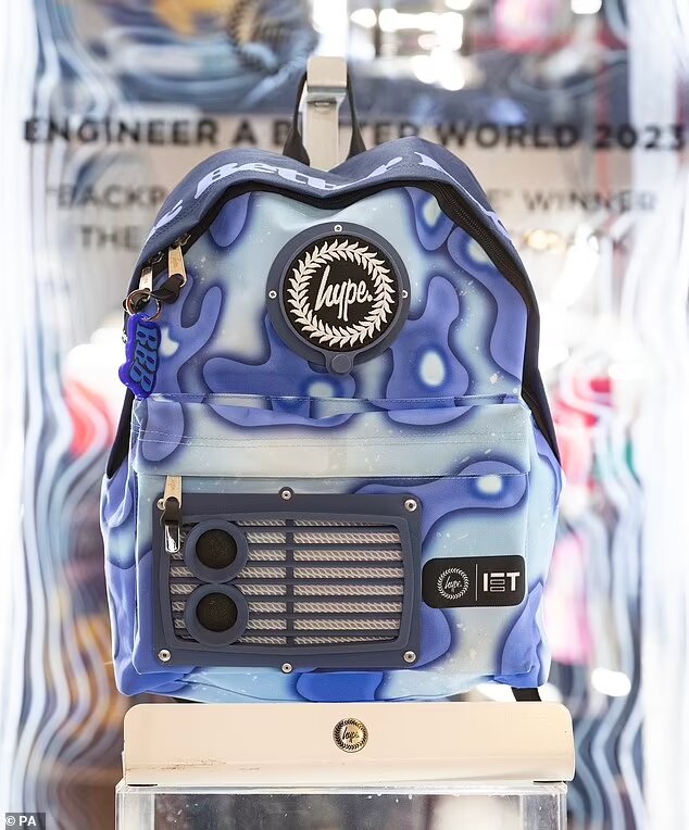 دختر ۱۲ ساله مادر بیمارش را شگفتزده کرد / عکس