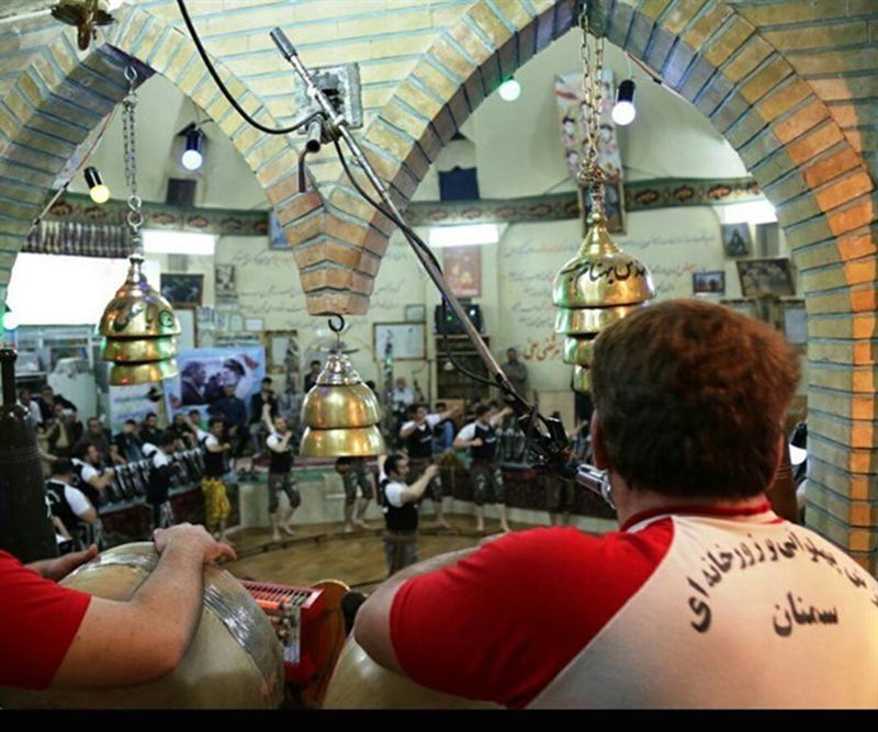 برگزاری مراسم جشن ولادت با سعادت امام علی (ع) و گرامیداشت دهه فجر در زورخانه شهیدان بستان سمنان