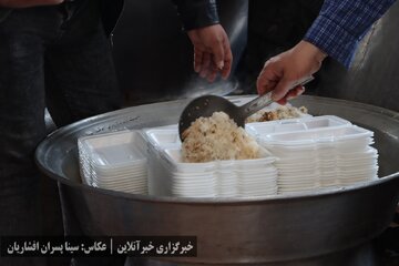 زندگی اضطراری زلزله‌زدگان، اشباع در کمک‌ها، ضعف در مدیریت