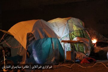 زندگی اضطراری زلزله‌زدگان، اشباع در کمک‌ها، ضعف در مدیریت