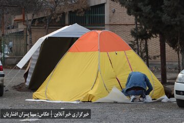 زندگی اضطراری زلزله‌زدگان، اشباع در کمک‌ها، ضعف در مدیریت