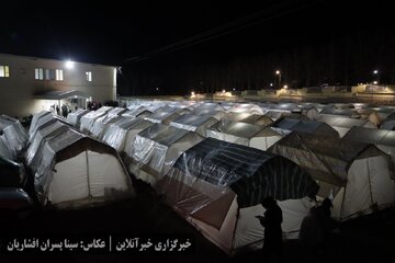 زندگی اضطراری زلزله‌زدگان، اشباع در کمک‌ها، ضعف در مدیریت