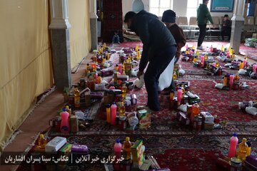 زندگی اضطراری زلزله‌زدگان، اشباع در کمک‌ها، ضعف در مدیریت