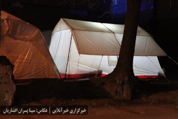 زندگی اضطراری زلزله‌زدگان، اشباع در کمک‌ها، ضعف در مدیریت