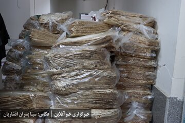 زندگی اضطراری زلزله‌زدگان، اشباع در کمک‌ها، ضعف در مدیریت