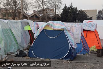 زندگی اضطراری زلزله‌زدگان، اشباع در کمک‌ها، ضعف در مدیریت
