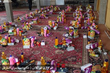 زندگی اضطراری زلزله‌زدگان، اشباع در کمک‌ها، ضعف در مدیریت