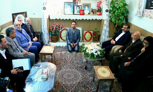 دیدار وزیر فرهنگ و ارشاد اسلامی با خانواده شهیدان خیامی