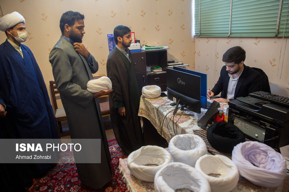 گزارش تصویری مراسم «عمامهگذاری» در دفتر سه مرجع تقلید 4