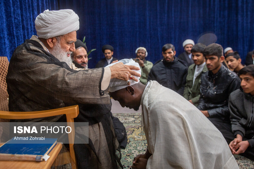 گزارش تصویری مراسم «عمامهگذاری» در دفتر سه مرجع تقلید 5