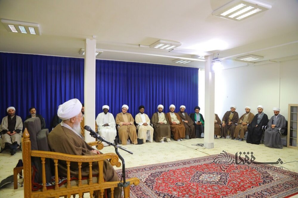 گزارش تصویری مراسم «عمامهگذاری» در دفتر سه مرجع تقلید 7