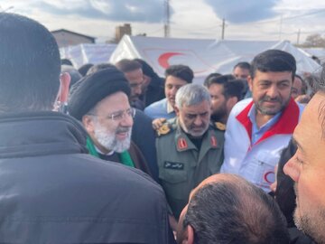 Iranian President Reassures People in Quake-Hit City