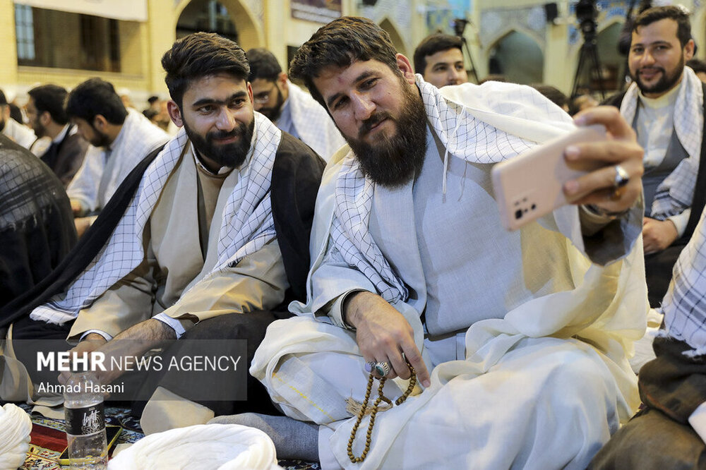 سوگندنامه طلاب در مراسم عمامهگذاری / عهد میبندم که سربازی وفادار برای برپایی تمدن بزرگ اسلامی باشم + تصویر سوگندنامه