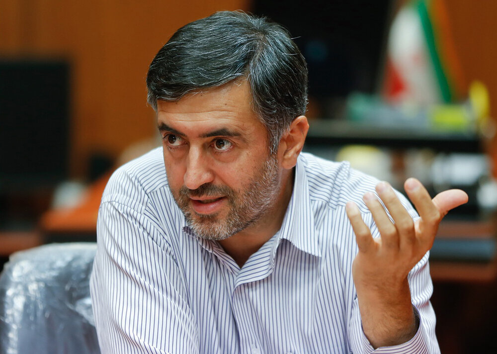 گنجی: ایران در محاصره حداکثری، 12 بیمارستان را در اندونزی تجهیز می کند! / جالب نیست؟ افتخار ندارد؟