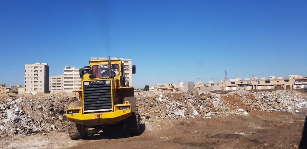 عملیات گسترده پاکسازی و نخاله برداری اراضی در منطقه ۳ اهواز