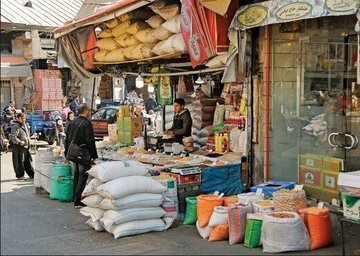 گزارشی از قیمت کالاهای اساسی/ گرانی در بازار «حبوبات» و «آبزیان»
