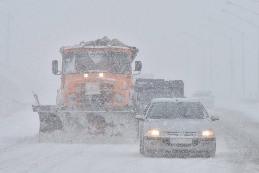 در پی بارش شدید برف، ۳۶ مسیر روستایی در آذربایجان‌غربی مسدود شد