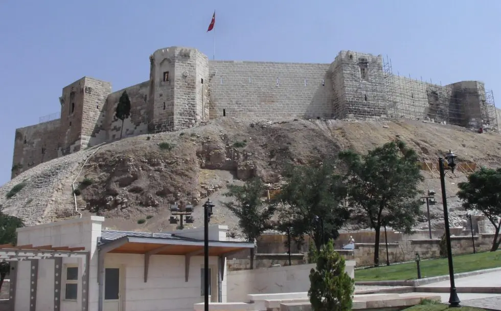 عکس | زلزله ترکیه این قلعه تاریخی را با خاک یکسان کرد