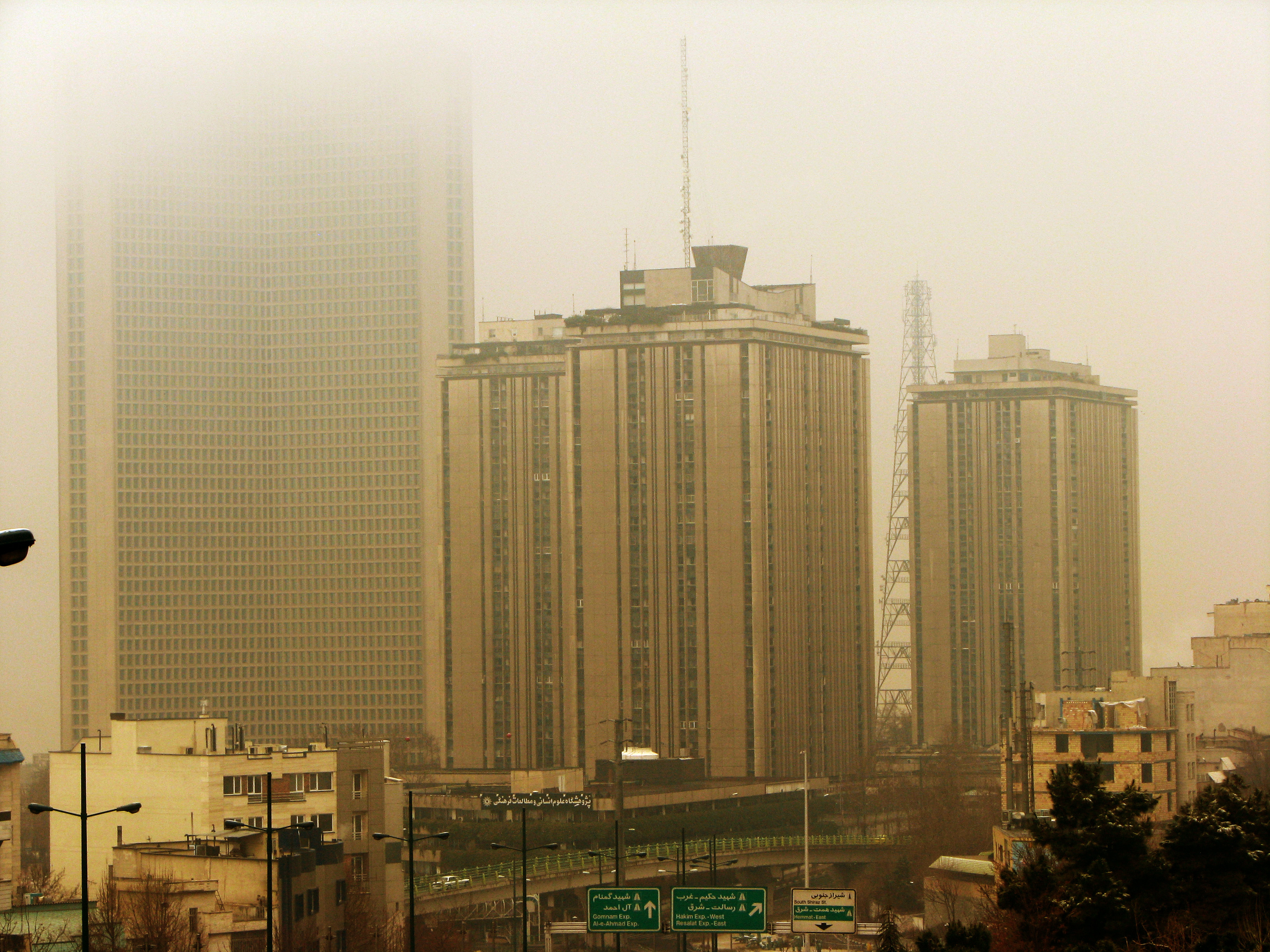 ورزشگاه آزادی «خوب» ساختهنشده، «زود» مستهلکشده! / ضدزلزله بودن «اکباتان»، افسانه است یا واقعیت؟