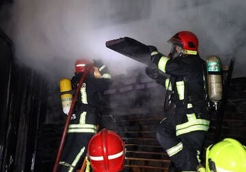 آتش‌سوزی مرگبار در چهارراه پارک وی/ مرگ ۴ تن در اتاقک کارگری
