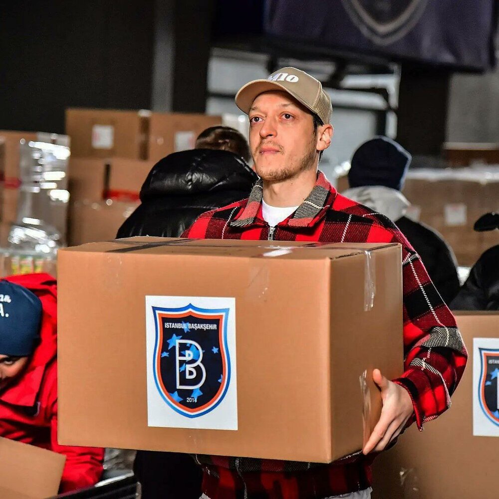 عکس| کمک ستاره سابق رئال مادرید به زلزلهزدگان ترکیه