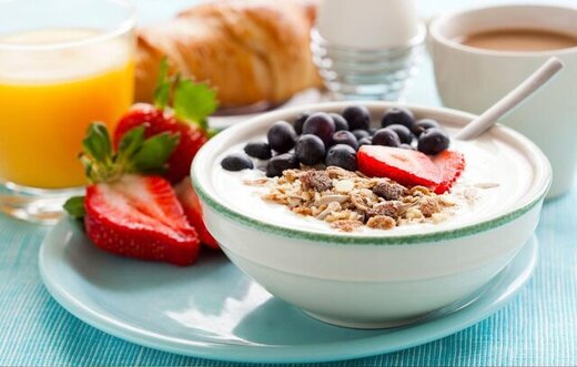 ۱۶ اشتباه رایج هنگام خوردن صبحانه/ این نوشیدنی را با شکم خالی نخورید