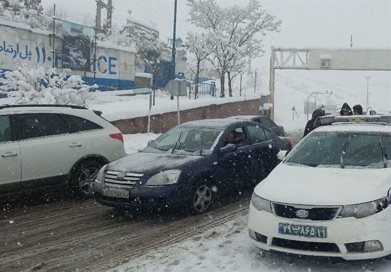 ترافیک سنگین در اکثر معابر تهران/ بارش برف در کدام معابر شدیدتر است؟