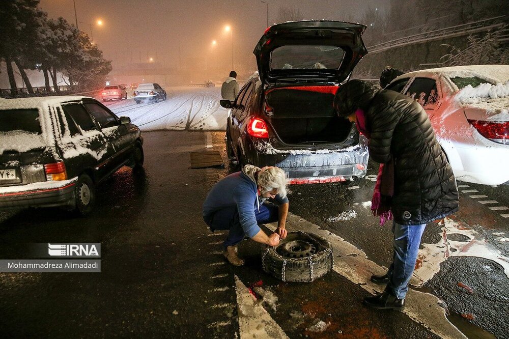 وضعیت بزرگراههای تهران در شب برفی / عکس