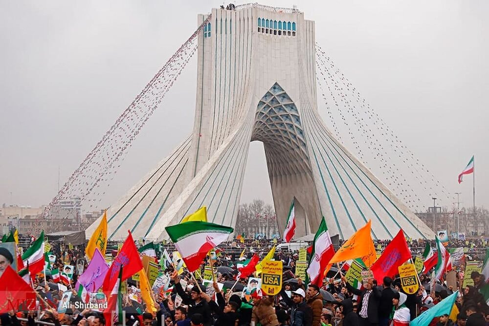 راهپیمایی ای به اهمیت همه راهپیمایی های 44 سال گذشته / فراخوان نهادهای انقلابی برای شرکت در راهپیمایی22 بهمن 2