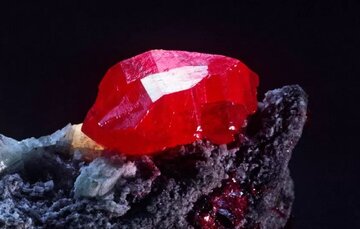 در چرخ خیاطی دنبالش نگردید، پیدا نمیکنید در چرخ خیاطی دنبالش نگردید، پیدا نمیکنید