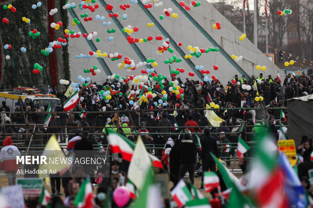 حضور پرشور ملت ایران در راهپیمایی۲۲ بهمن: نمایش وحدت ملی در خیابان/ توهم ناشی از اختلافات خانوادگی به پایان رسید
