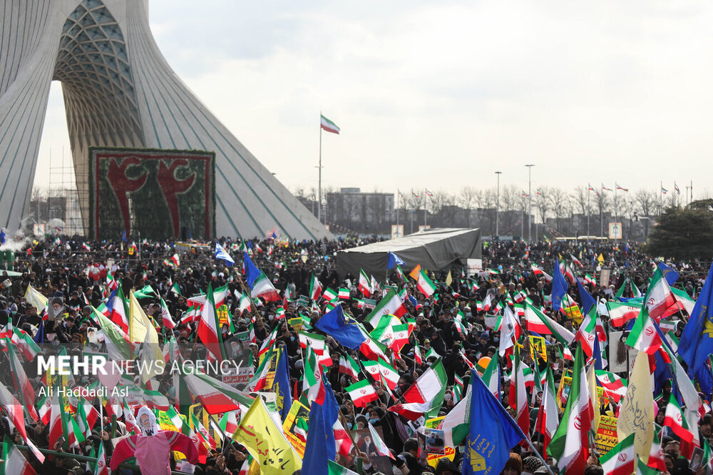 حضور پرشور ملت ایران در راهپیمایی۲۲ بهمن: نمایش وحدت ملی در خیابان/ توهم ناشی از اختلافات خانوادگی به پایان رسید