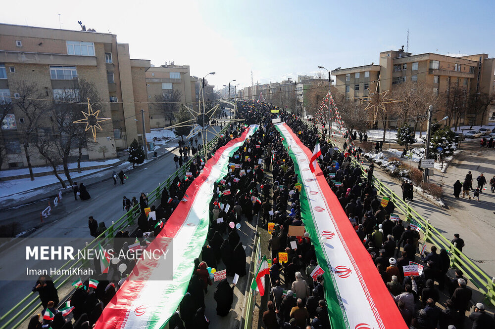 حضور پرشور ملت ایران در راهپیمایی۲۲ بهمن: نمایش وحدت ملی در خیابان/ توهم ناشی از اختلافات خانوادگی به پایان رسید