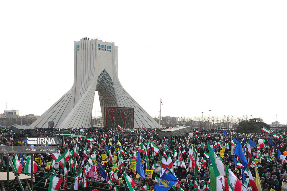 حضور پرشور ملت ایران در راهپیمایی۲۲ بهمن: نمایش وحدت ملی در خیابان/ توهم ناشی از اختلافات خانوادگی به پایان رسید
