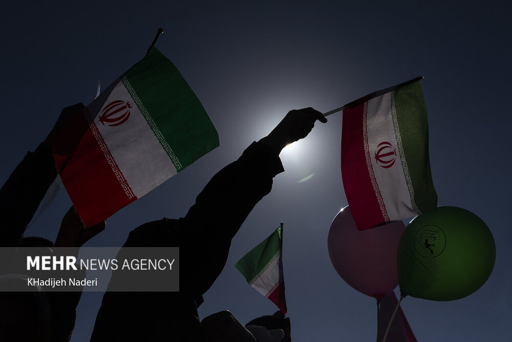 جلوه‌هایی از حضور  مردم نصف‌جهان در راهپیمایی ۲۲ بهمن ۱۴۰۱