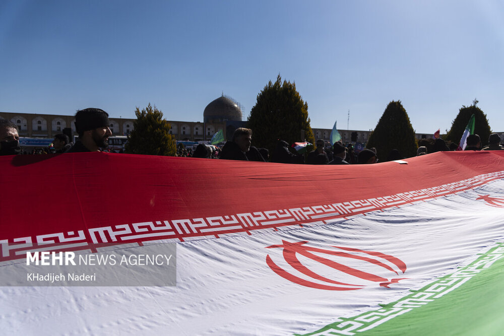 جلوههایی از حضور مردم نصفجهان در راهپیمایی ۲۲ بهمن ۱۴۰۱